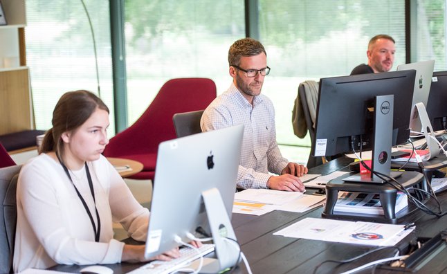 How To Make Hot Desking Work For Your Business?