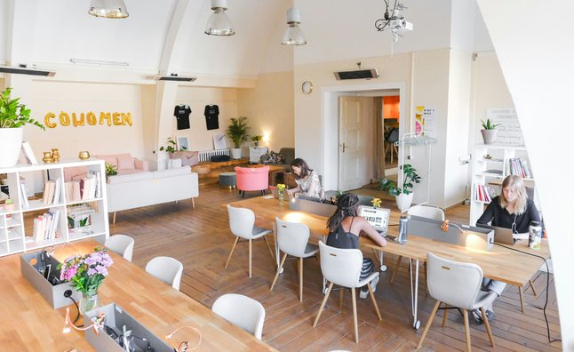 Why Startups and Small Businesses Thrive in Coworking Spaces