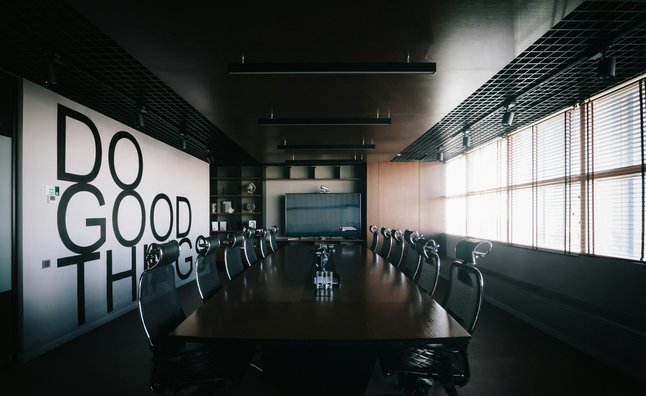 How to Use a Meeting Room for Virtual Meeting Hosting