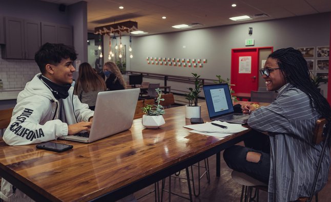 The Benefits of Using a Coworking Space with a Day Pass