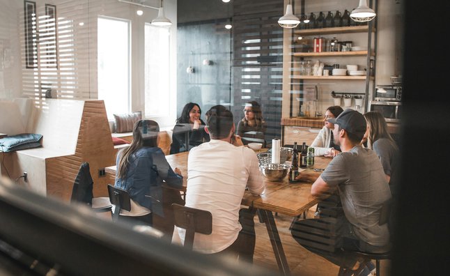 How to Keep Focus on Work Whilst Using a Hot Desk