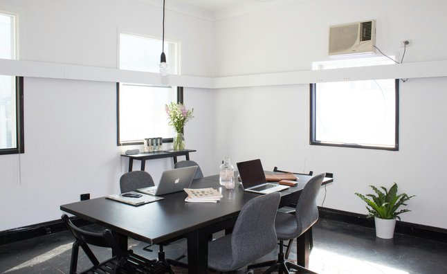Reasons Why Entrepreneurs Should Consider Hiring Meeting Rooms